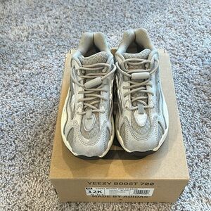 Yeezy 700 kids